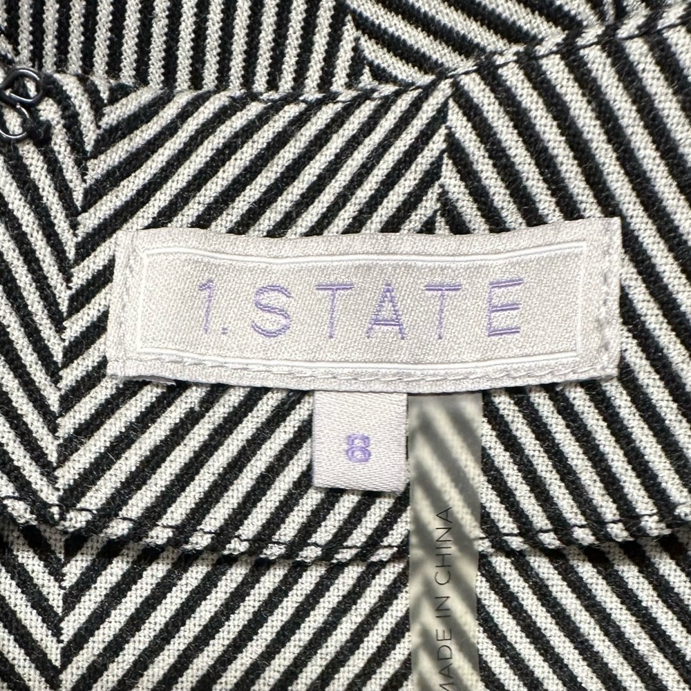 1. State Black and White Patterned Mini Shift Sheath Dress V Neck Women’s Sz 8 - Picture 7 of 7